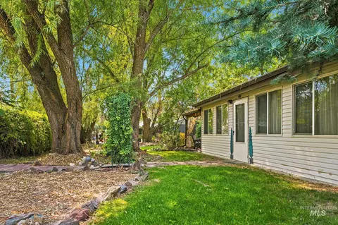 Exterior - 248 N Cobblestone Ln, Eagle, ID 83616 photo 7 of 16
