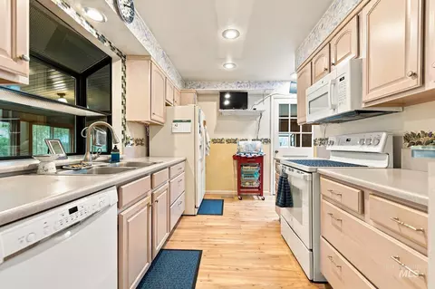 Kitchen - 248 N Cobblestone Ln, Eagle, ID 83616 photo 1 of 2