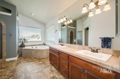Bath - 1823 N Radcliffe Way, Eagle, ID 83616 photo 3 of 3