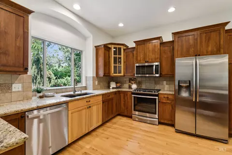Kitchen - 1199 N Macaile, Eagle, ID 83616 photo 3 of 4