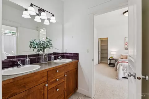 Bath - 1199 N Macaile, Eagle, ID 83616 photo 3 of 3