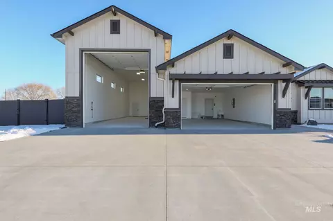 7195 E Merlin Hawk Ct, Nampa, ID 83686