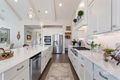 Kitchen - 4074 W Bavaria St, Eagle, ID 83616 photo 2 of 4