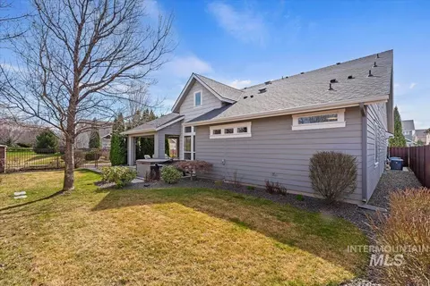 Exterior - 4074 W Bavaria St, Eagle, ID 83616 photo 5 of 7
