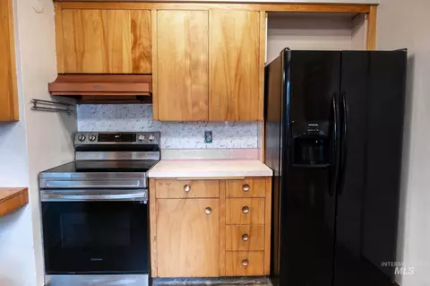 Kitchen - 516 N 6th St, Payette, ID 83661 photo 2 of 4