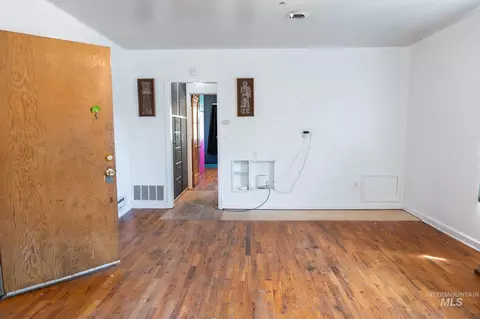 Living - 516 N 6th St, Payette, ID 83661 photo 3 of 4
