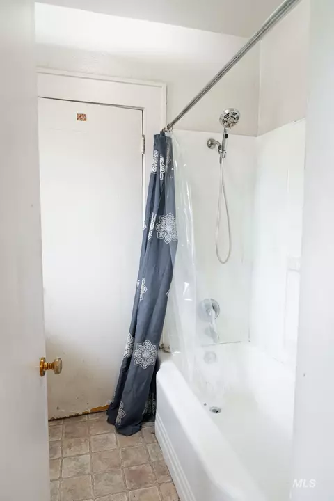 Bath - 516 N 6th St, Payette, ID 83661 photo 4 of 4