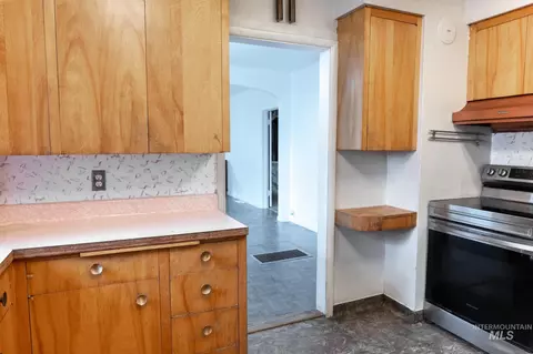 Kitchen - 516 N 6th St, Payette, ID 83661 photo 3 of 4