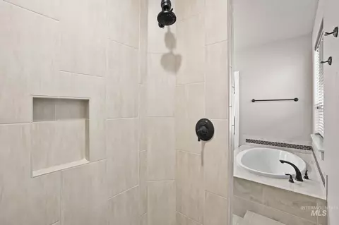 Bath - 3640 E Granger Dr, Meridian, ID 83646 photo 4 of 5