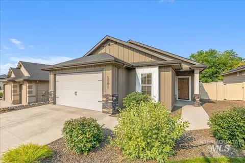 5002 S Lava Springs Loop, Nampa, ID 83686