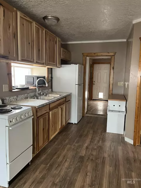 Kitchen - 216 7th Ave W, Jerome, ID 83338 photo 2 of 2