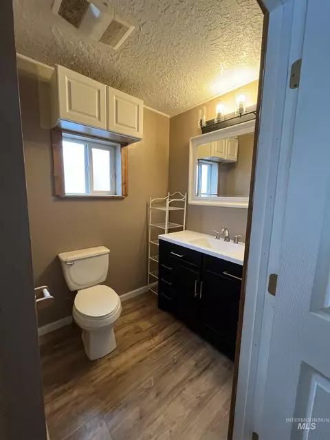 Bath - 216 7th Ave W, Jerome, ID 83338 photo 2 of 3