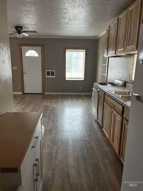 Kitchen - 216 7th Ave W, Jerome, ID 83338 photo 1 of 2