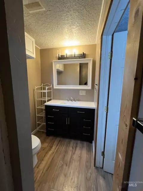 Bath - 216 7th Ave W, Jerome, ID 83338 photo 3 of 3