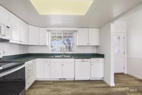 Kitchen - 378 Eric Ct, Twin Falls, ID 83301 photo 1 of 2