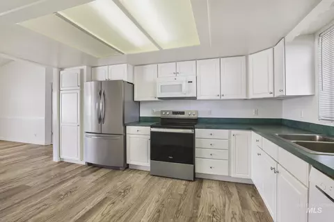 Kitchen - 378 Eric Ct, Twin Falls, ID 83301 photo 2 of 2