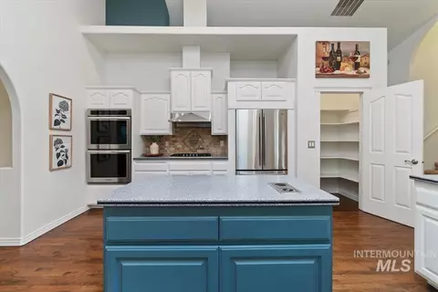 Kitchen - 2321 E Brigantine, Eagle, ID 83616 photo 3 of 4