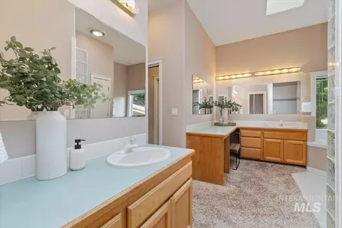Bath - 2321 E Brigantine, Eagle, ID 83616 photo 4 of 7