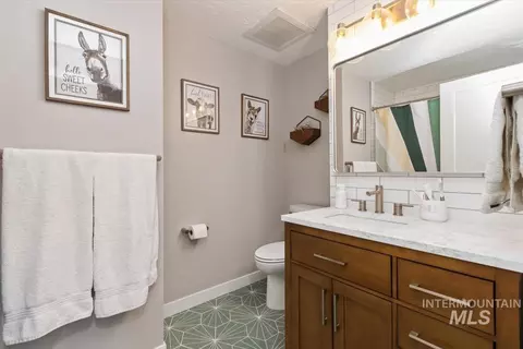 Bath - 969 Farrington, Eagle, ID 83616 photo 3 of 5
