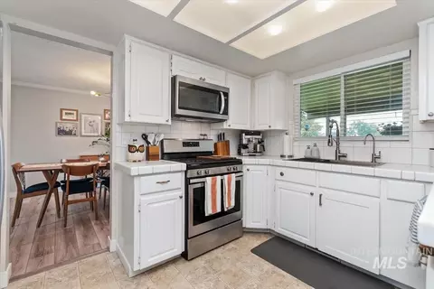 Kitchen - 969 Farrington, Eagle, ID 83616 photo 6 of 6