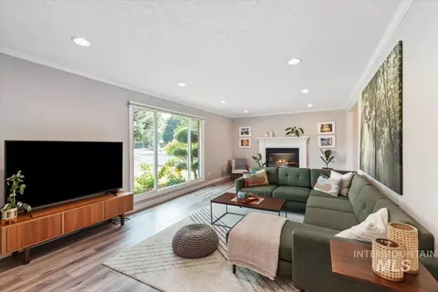 Living - 969 Farrington, Eagle, ID 83616 photo 3 of 3