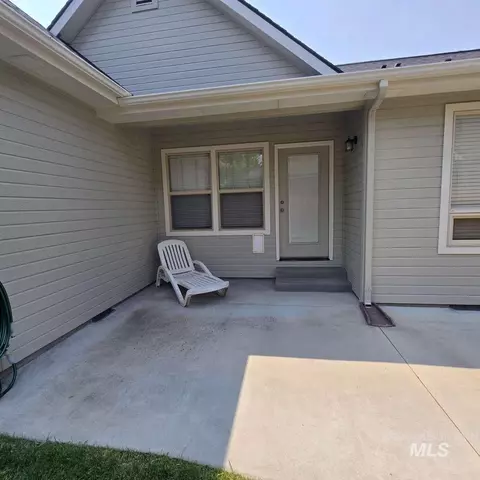 Exterior - 2877 E Shadowwolf Dr, Eagle, ID 83616 photo 4 of 9