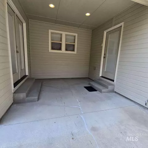 Exterior - 2877 E Shadowwolf Dr, Eagle, ID 83616 photo 2 of 9