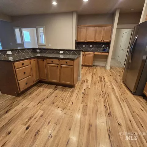 Kitchen - 2877 E Shadowwolf Dr, Eagle, ID 83616 photo 2 of 4