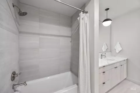 Bath - 4430 E Haystack St #204, Boise, ID 83716 photo 3 of 3