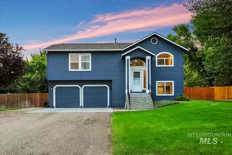5814 Howard Ln, Nampa, ID 83687
