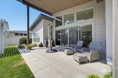 Exterior - 514 W Carnelian Ln, Eagle, ID 83616 photo 2 of 6