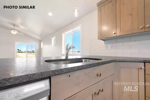 Kitchen - 1335 Crescent St, Weiser, ID 83672 photo 2 of 2