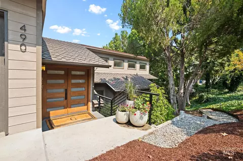 490 E Balmoral Rd, Boise, ID 83702