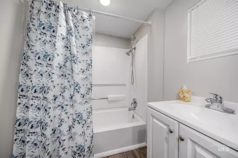 Bath - 1401 3rd Ave S, Payette, ID 83661 photo 3 of 3
