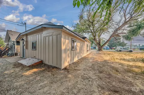 Exterior - 1401 3rd Ave S, Payette, ID 83661 photo 8 of 10