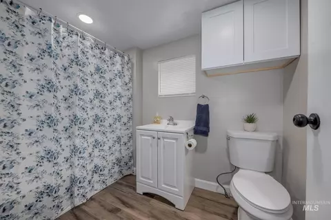 Bath - 1401 3rd Ave S, Payette, ID 83661 photo 1 of 3