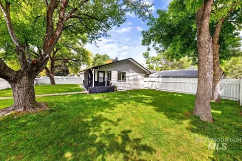 1220 E Amity Ave, Nampa, ID 83686