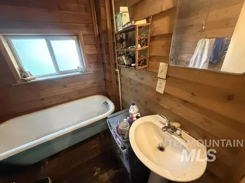 Bath - 377 S Davis Rd, Hammett, ID 83627 photo 1 of 1