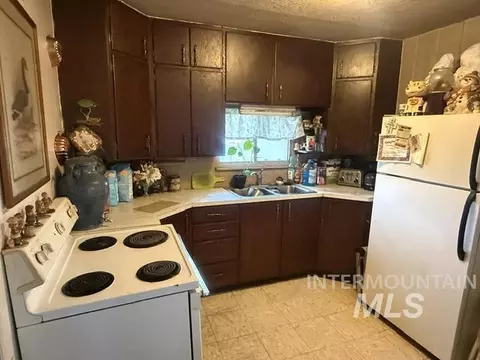 Kitchen - 377 S Davis Rd, Hammett, ID 83627 photo 1 of 1