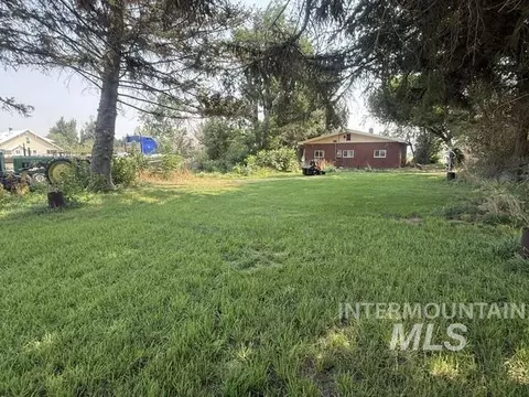 Exterior - 377 S Davis Rd, Hammett, ID 83627 photo 4 of 7