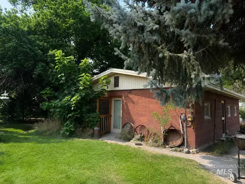 Exterior - 377 S Davis Rd, Hammett, ID 83627 photo 2 of 7