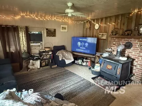 Living - 377 S Davis Rd, Hammett, ID 83627 photo 1 of 2