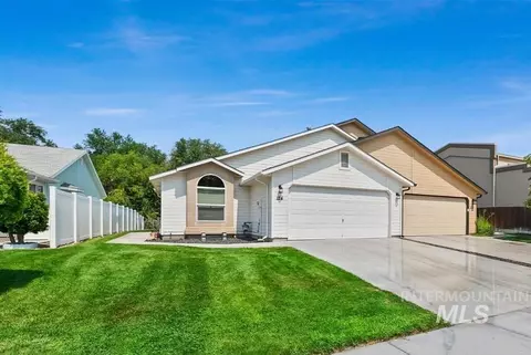 124 S Valley Dr, Nampa, ID 83686