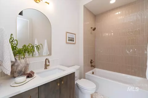 Bath - 3475 W Parodin St, Eagle, ID 83616 photo 5 of 7