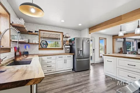 Kitchen - 1600 S Eagle Rd, Kuna, ID 83634 photo 4 of 6