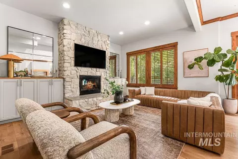 Living - 3057 E Nature Dr, Boise, ID 83706 photo 4 of 8