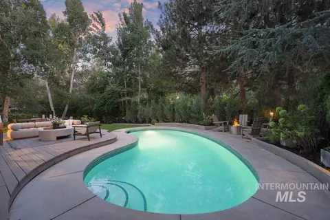 Exterior - 3057 E Nature Dr, Boise, ID 83706 photo 3 of 5