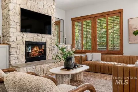 Living - 3057 E Nature Dr, Boise, ID 83706 photo 7 of 8