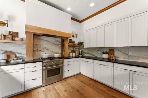 Kitchen - 3057 E Nature Dr, Boise, ID 83706 photo 2 of 5