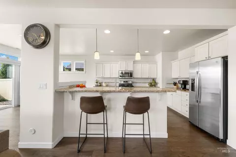 Kitchen - 16 N Caracaras Way, Eagle, ID 83616 photo 4 of 6